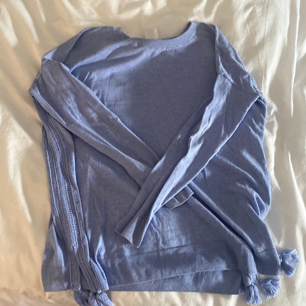 Lilly Pulitzer size small periwinkle sweater. Lots of side details .